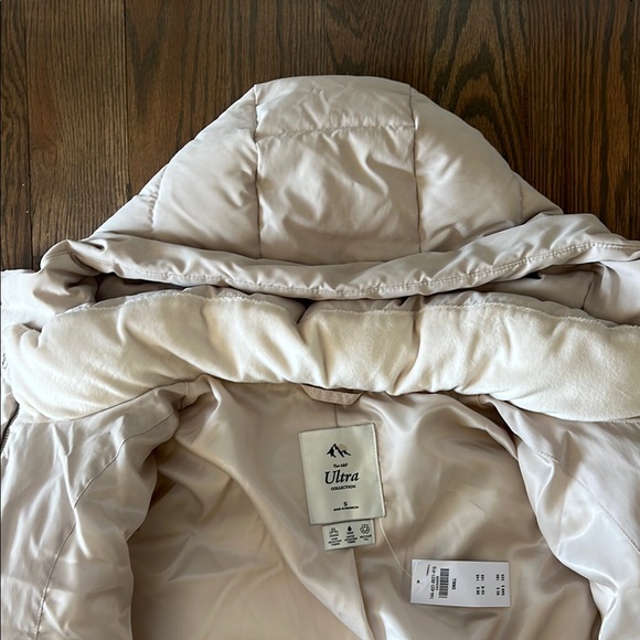 A&F NWT Cream Puffer Jacket - Picture 4 of 5